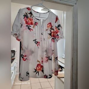 Cathy size medium white floral print
